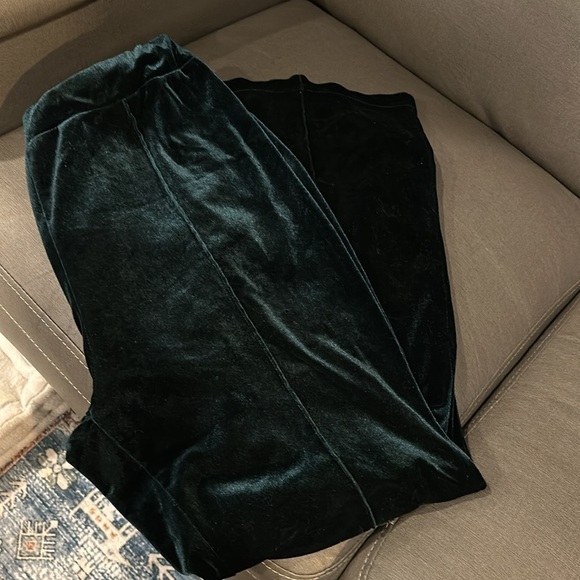 Emerald green velvety pants ✨ - Picture 3 of 5